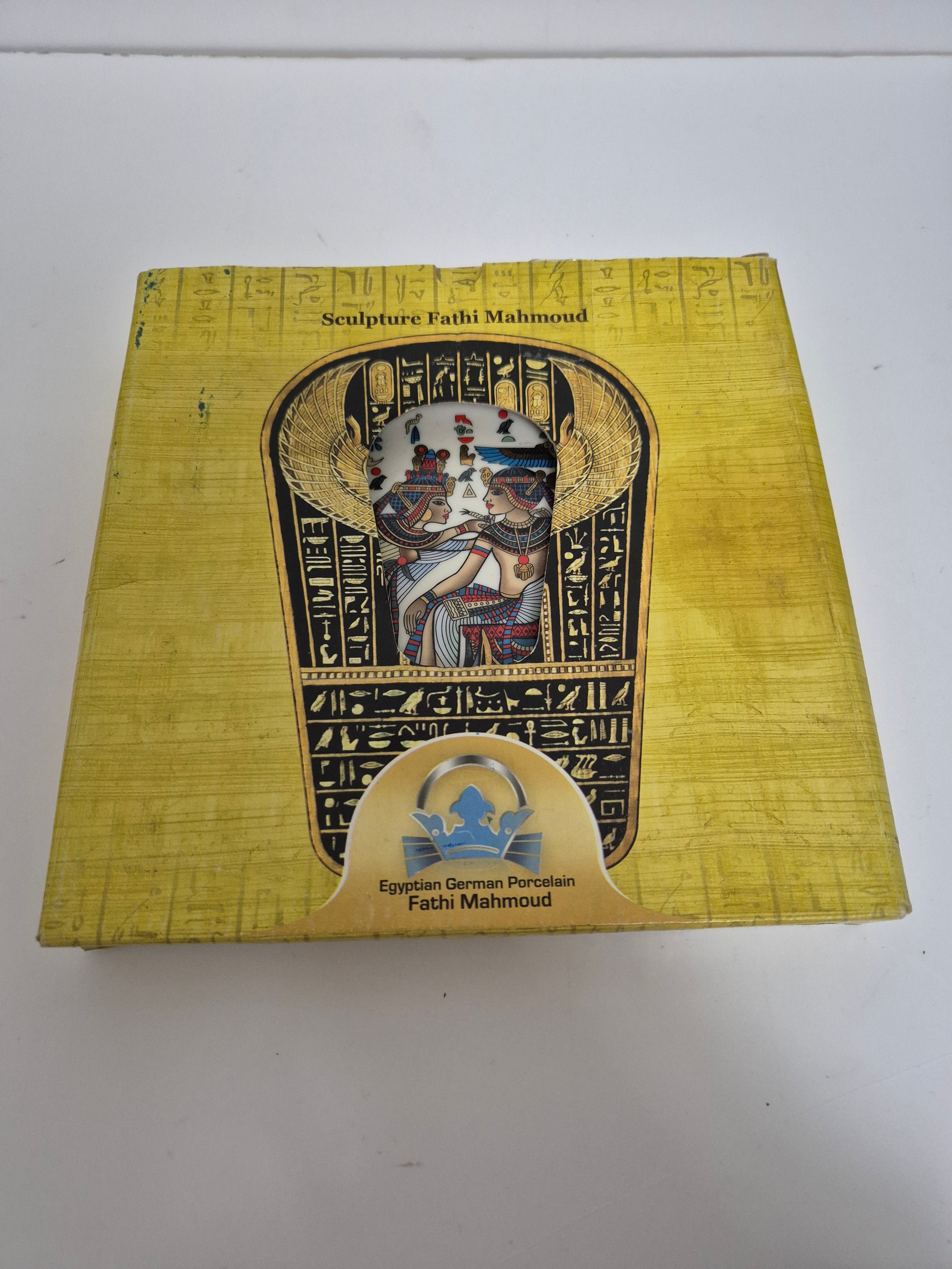 Exclusive Egyptian Bone China Collector’s Plate by Fathi Mahmoud – Stunning Design 🏺