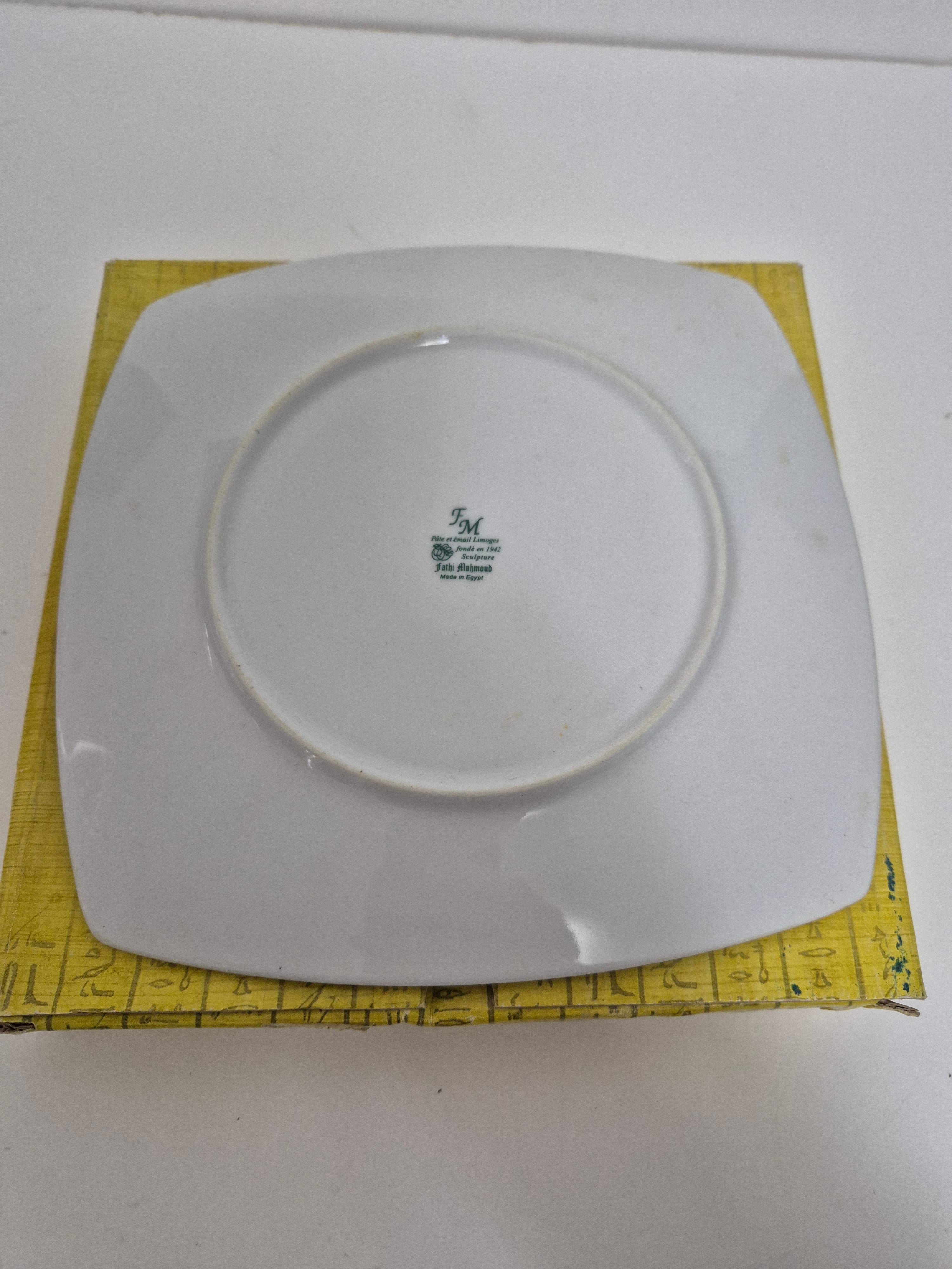 Exclusive Egyptian Bone China Collector’s Plate by Fathi Mahmoud – Stunning Design 🏺