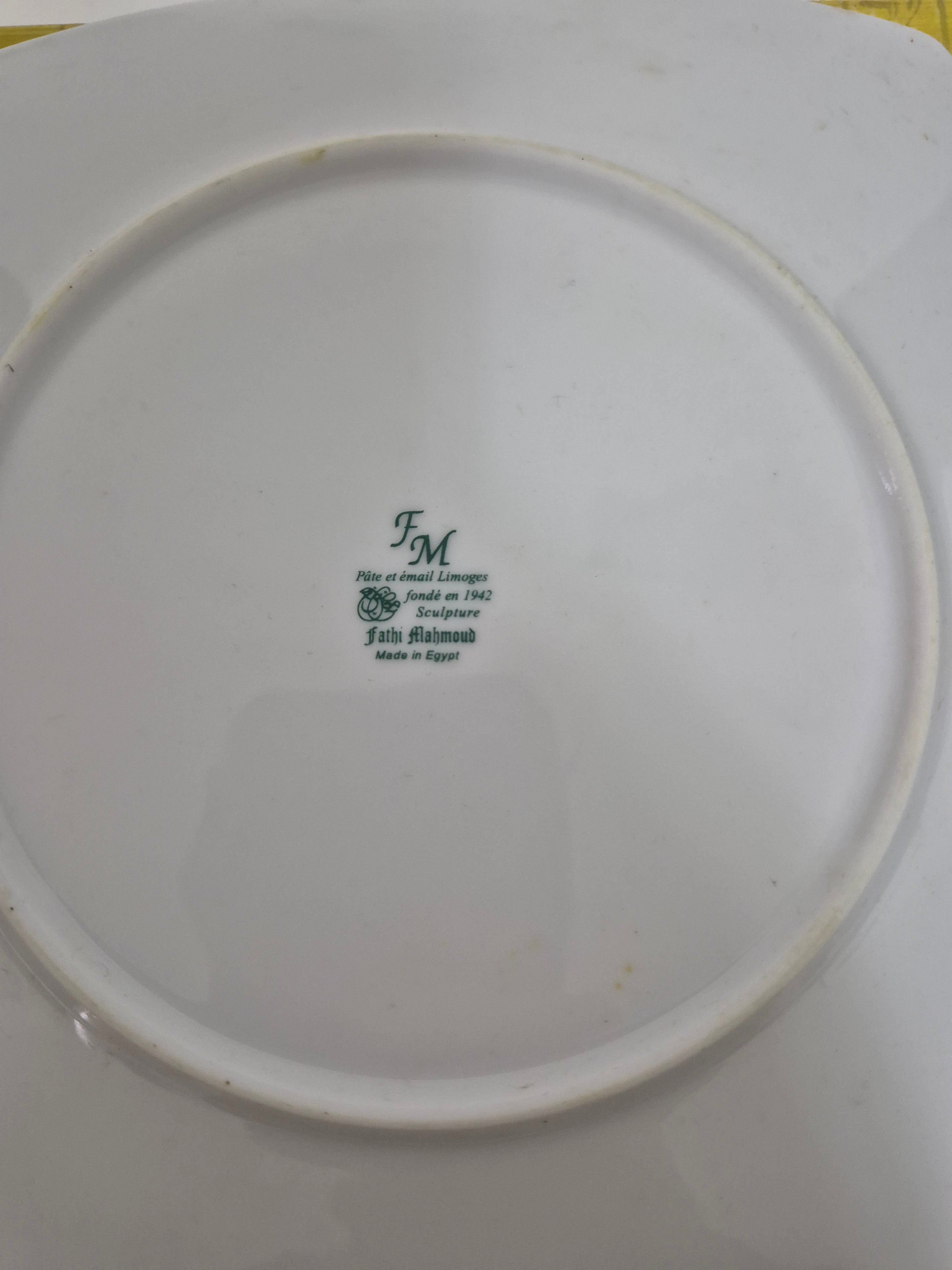 Exclusive Egyptian Bone China Collector’s Plate by Fathi Mahmoud – Stunning Design 🏺