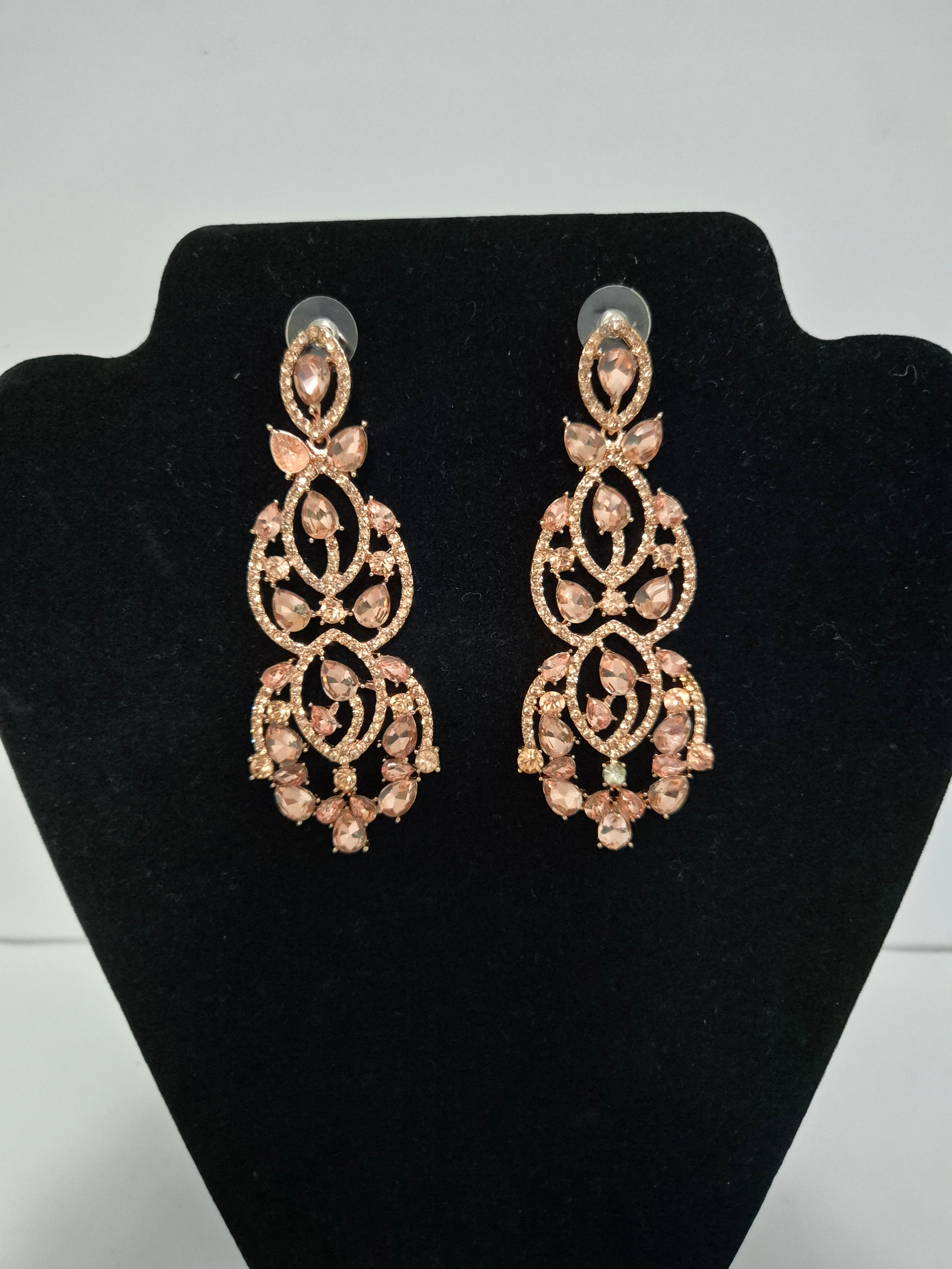 Ever Faith sparkling Art Deco teardrop crystal dangle earrings for brides, featuring elegant wedding jewelry design.