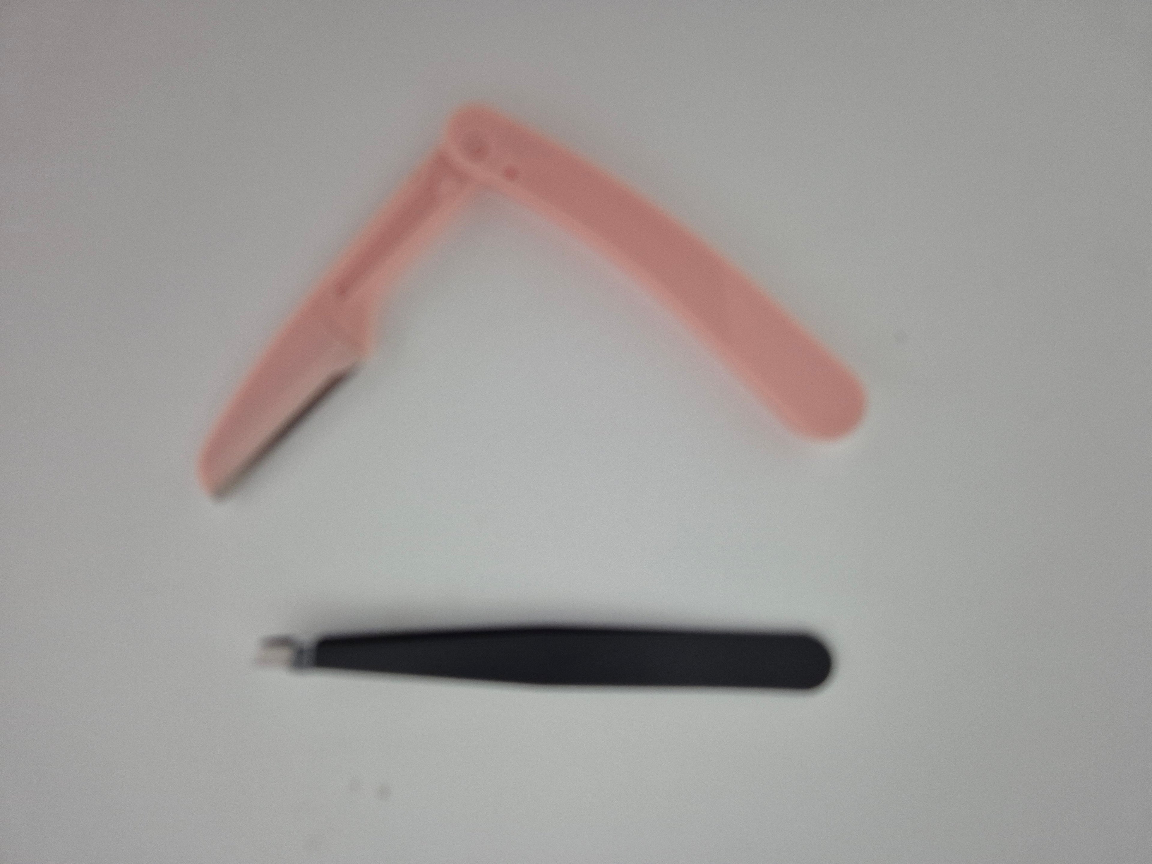 Foldable Eyebrow Razor & Precision Tweezers 2-Pc Set  | Stainless Steel Facial Hair Remover Tool | Brand New Batch | ZetaStore.uk Beauty Bargain!