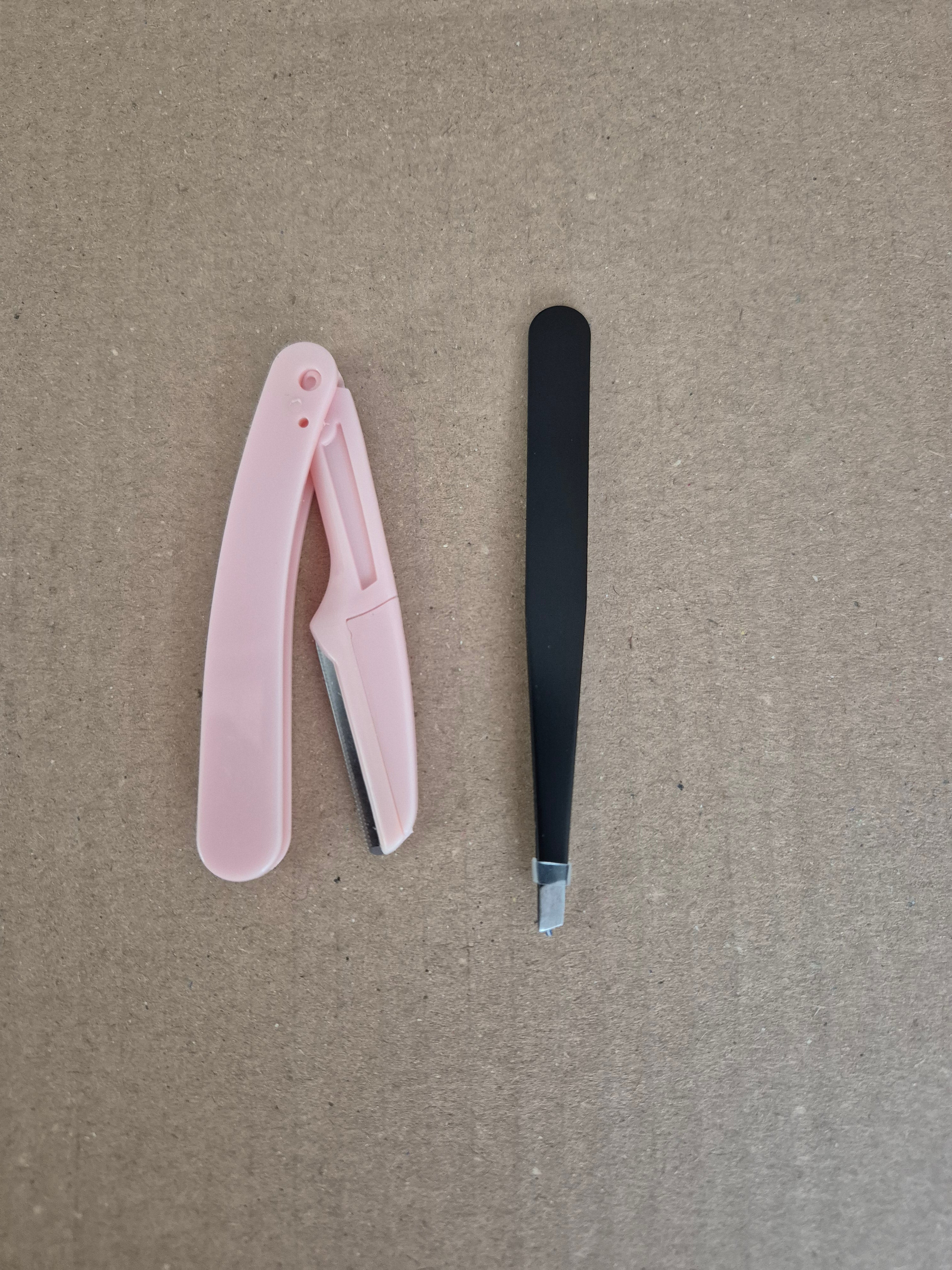 KUENG foldable eyebrow razor and precision tweezers set, stainless steel facial hair remover tools for grooming eyebrows.