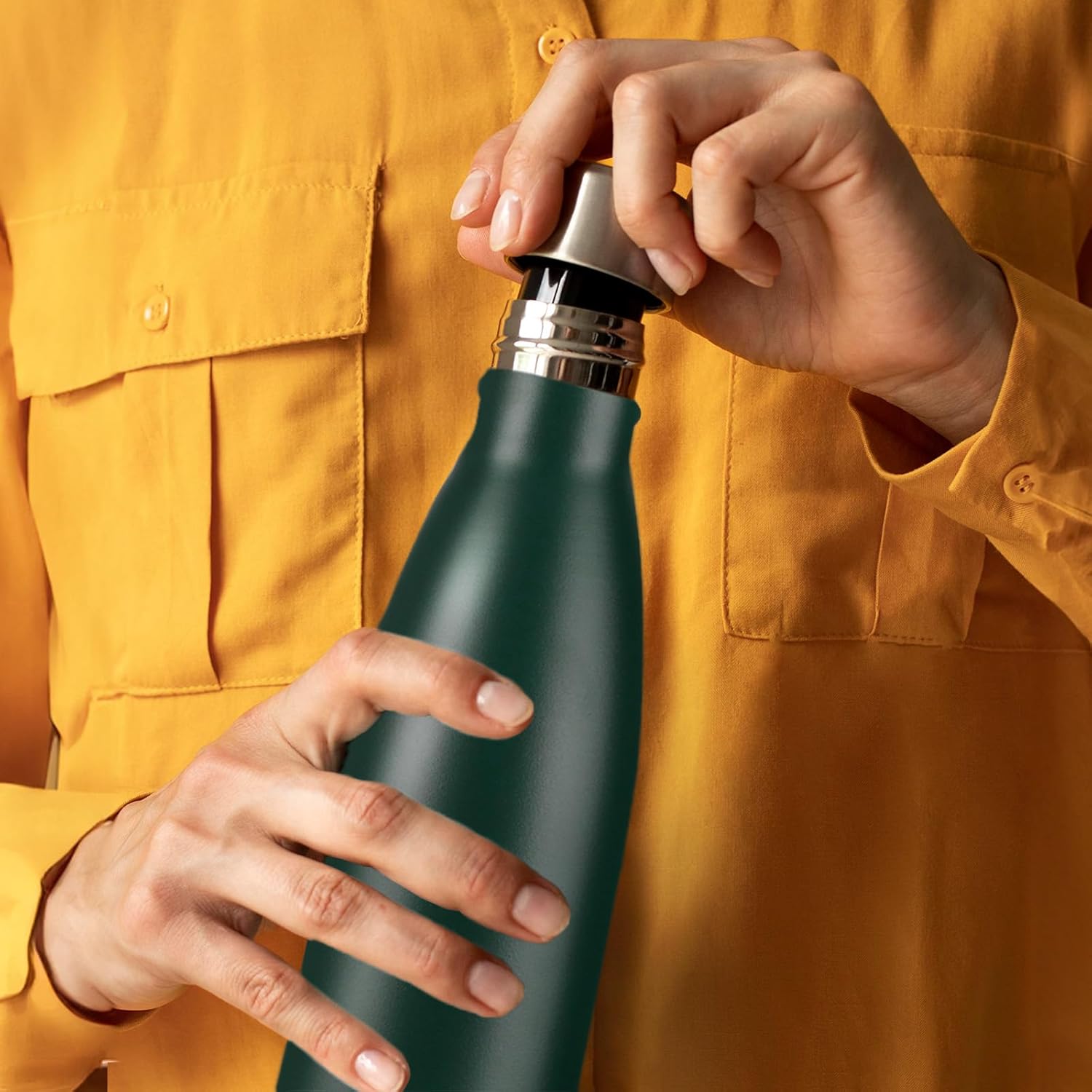 Mont-Clair H2O 1L stainless steel vacuum insulated water bottle in green, BPA free, leakproof, keeps drinks cold 24h and hot 12h