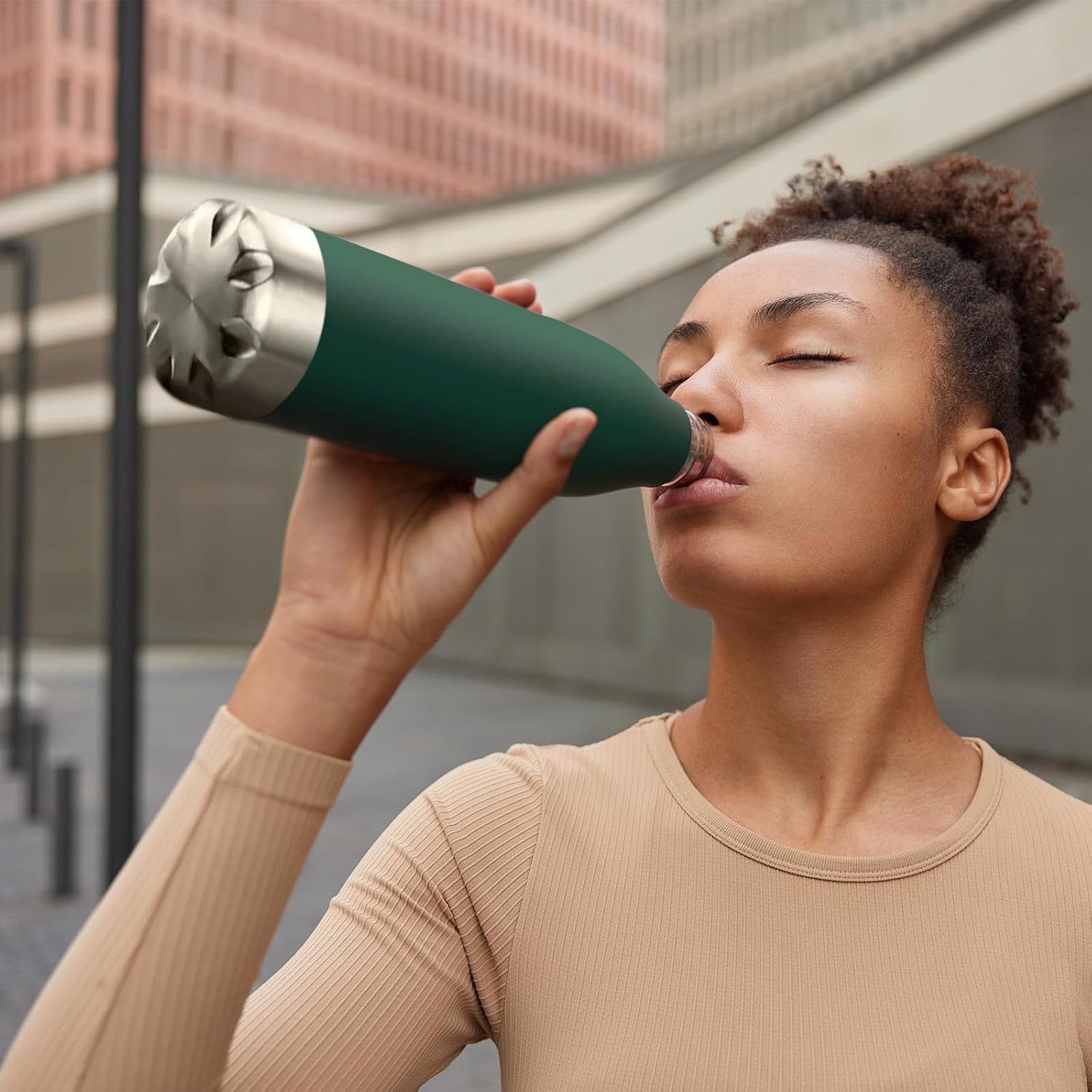 Mont-Clair H2O 1L stainless steel vacuum insulated water bottle in green, BPA-free, leakproof with 24h cold and 12h hot retention