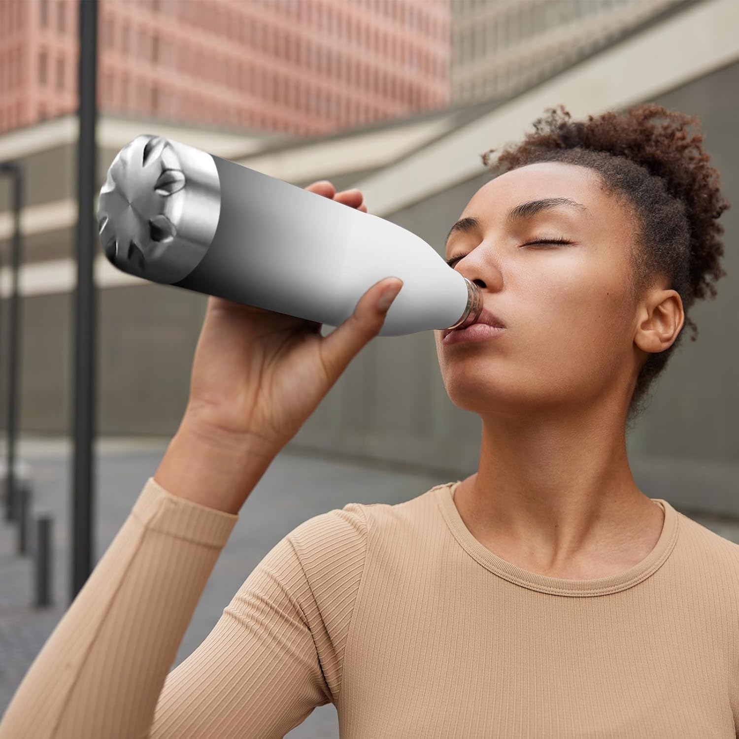 Mont-Clair H2O 1L stainless steel vacuum insulated water bottle, grey, BPA free, leakproof, keeps drinks cold 24h and hot 12h.
