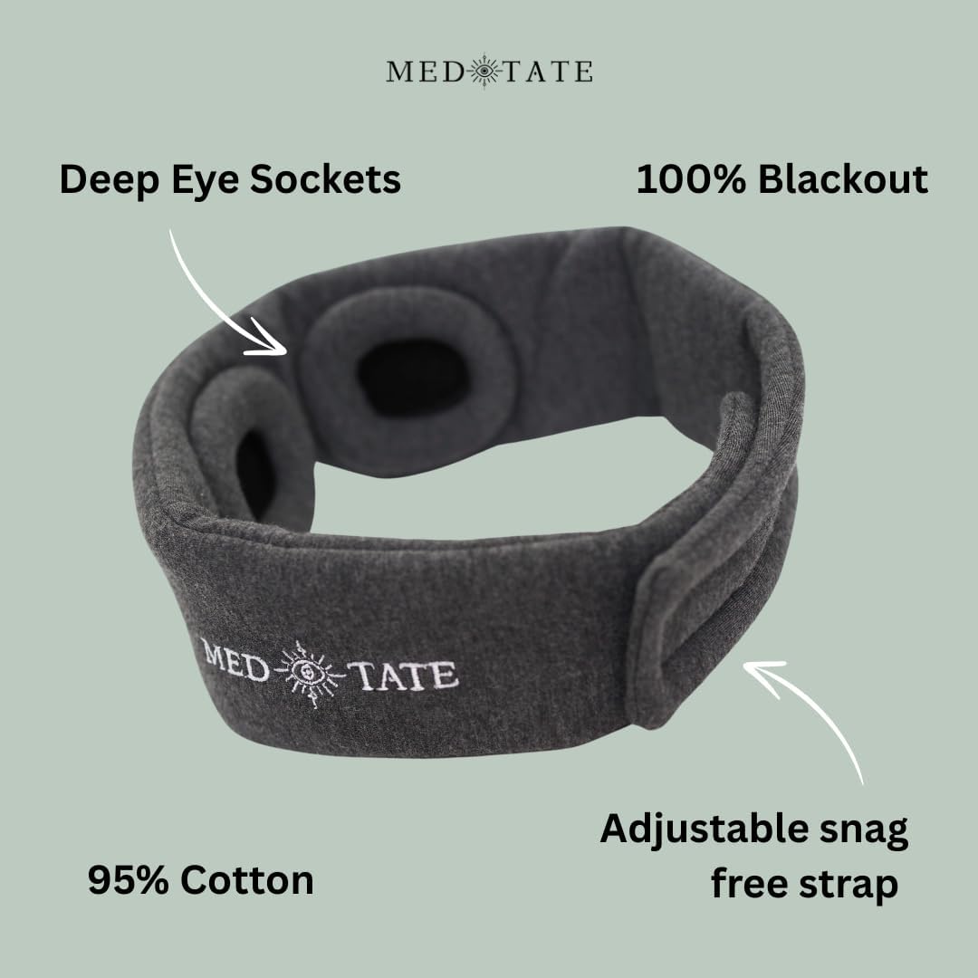 Black total blackout sleep mask by MEDEYETATE with ultra-soft cotton, adjustable straps, breathable design, ideal for sleep and relaxation.