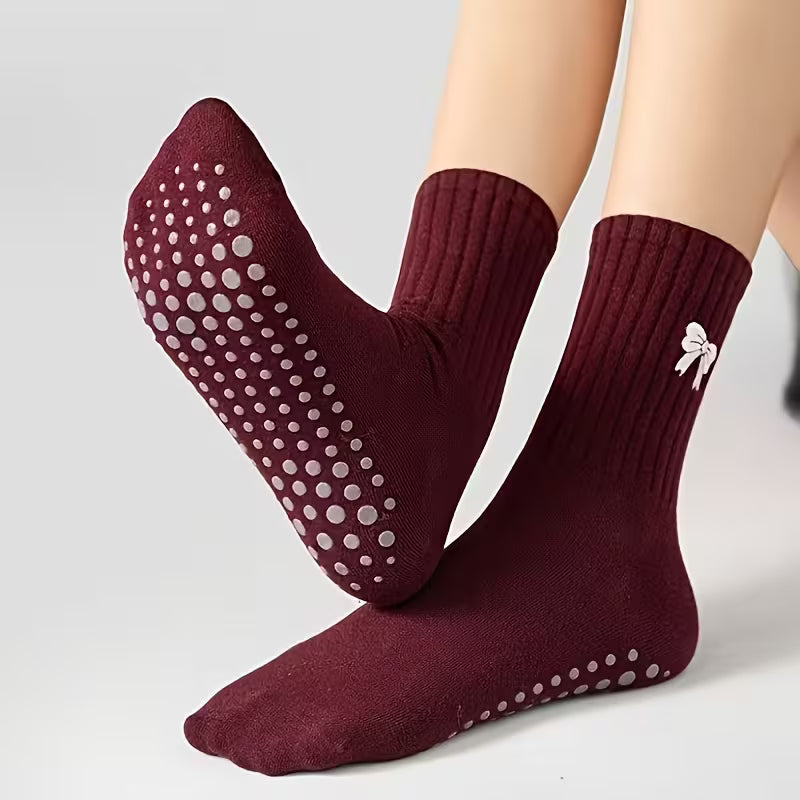 Zuimei 5 Pairs Womens Non Slip Yoga Socks UK 4-7 - Pilates Grip Socks with Bow, Striped Mid-Calf, Burgundy & White
